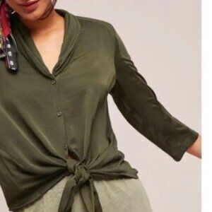 ANTHROPOLOGIE SATURDAY SUNDAY OLIVE GREEN BUTTON DOWN BLOUSE TOP TIE‎ FRONT SZ L